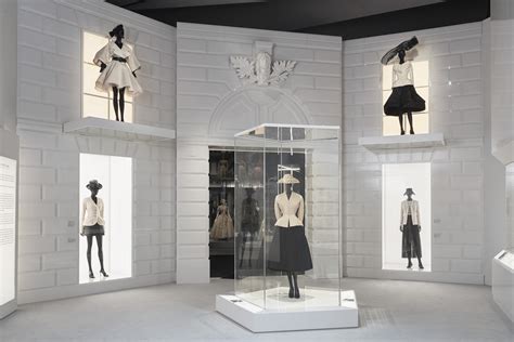 dior exhibition london 2022|christian Dior designer of dreams.